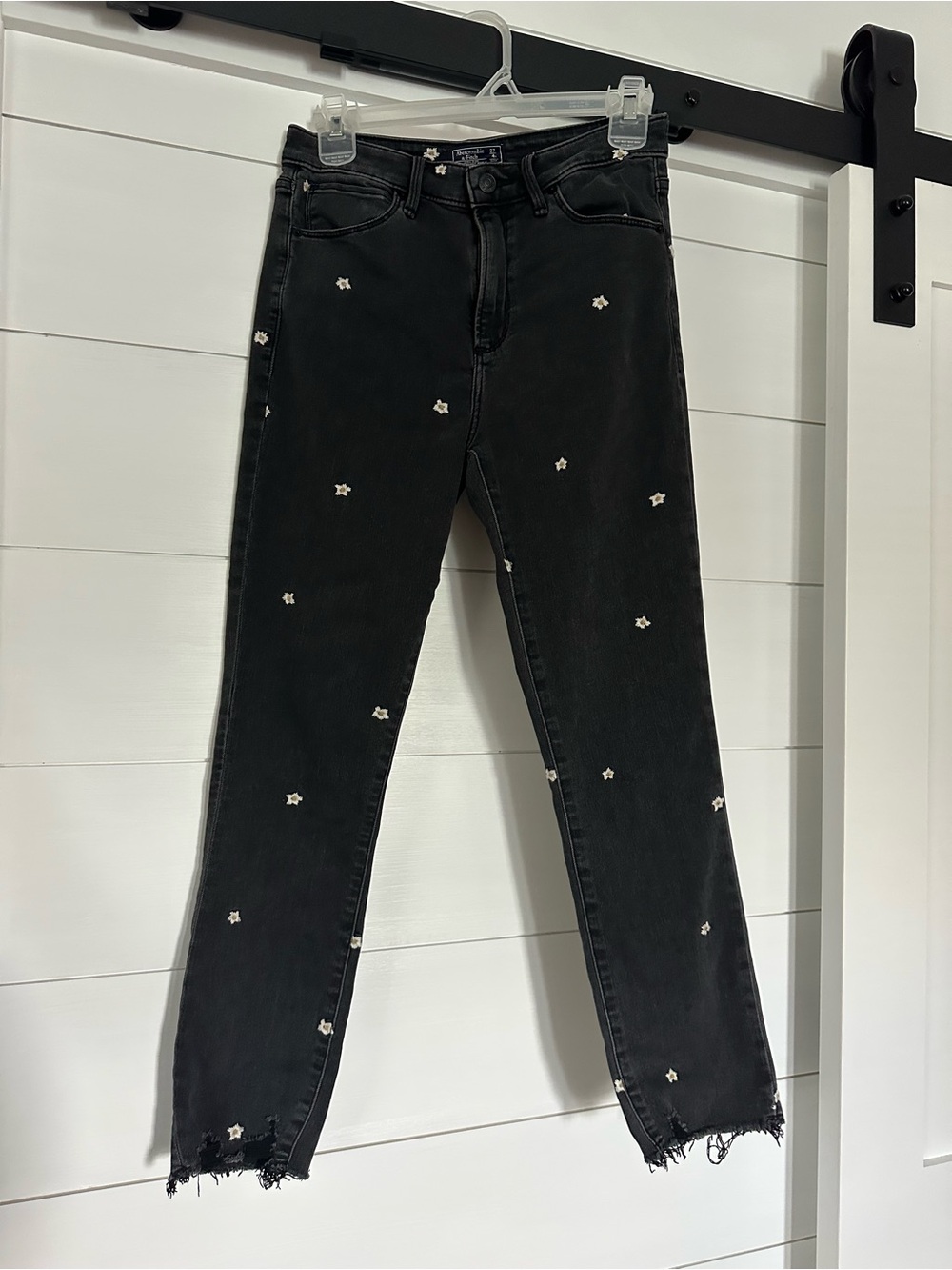 Abercrombie & Fitch Black High Rise Skinny Ankle Daisy Embroidered Jean